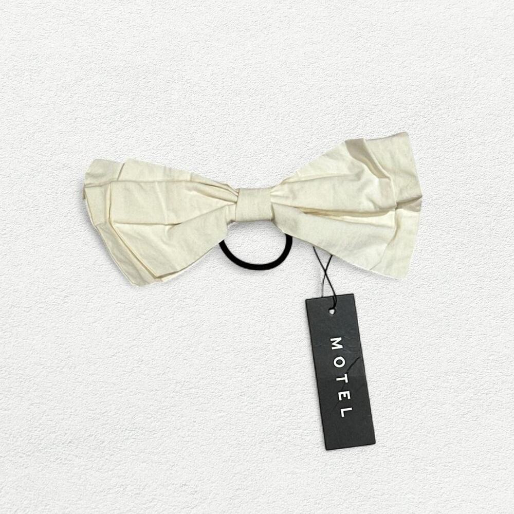 Motel Rocks Acar Bow Bobble in Ivory